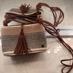 Elegant Woven Crossbody Bag in Tan and Cream